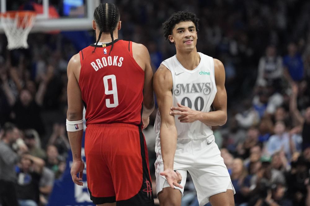 补席镜头给 补席镜头给